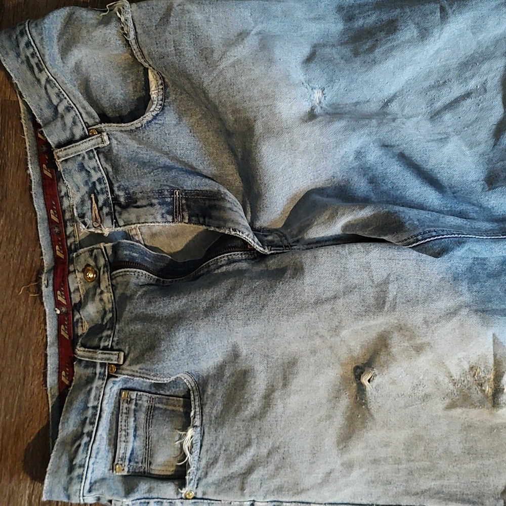 Marc Buchanan pelle pelle blue jeans distressed size 38 waist, length 32
